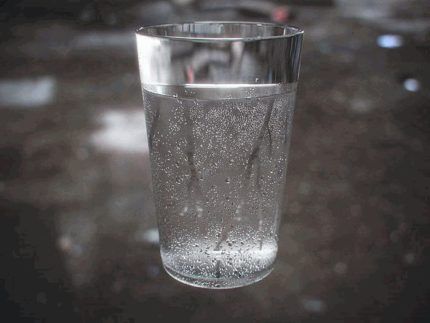 Измерение влажности стаканом с водой